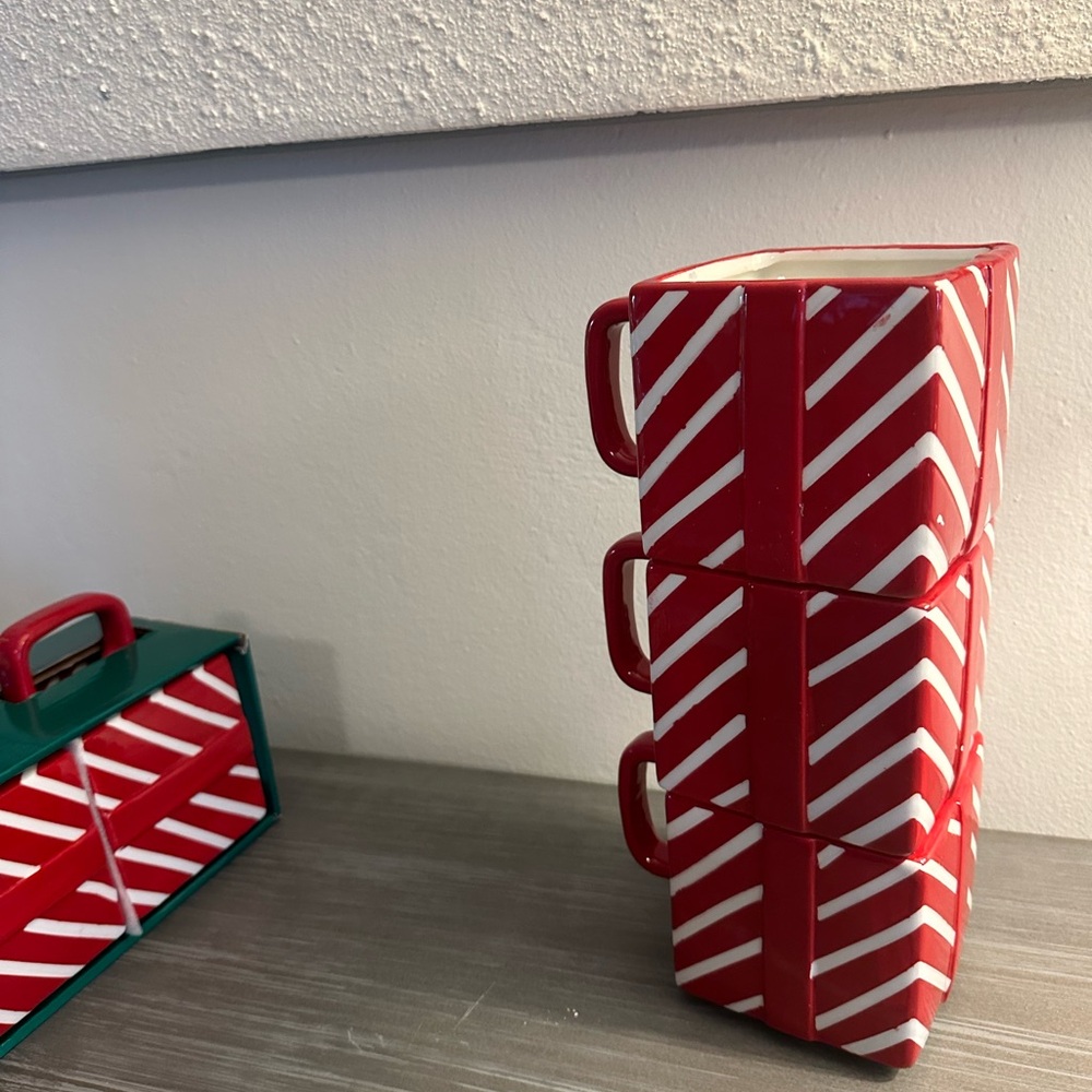 🆕North Spruce Lane Set of 3 Stacking Mugs